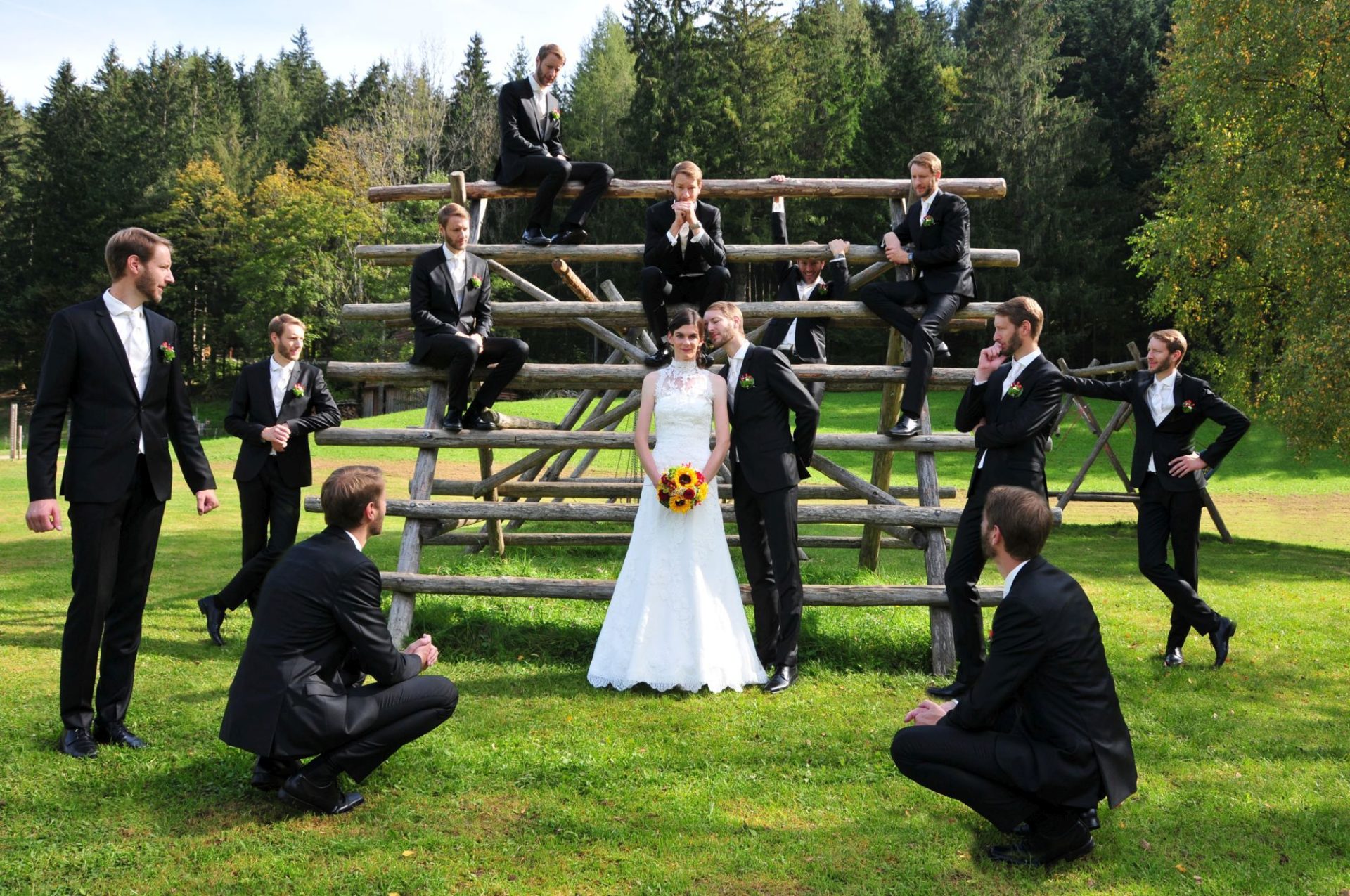 Fotomontage - Braut mit vielen Ehemännern