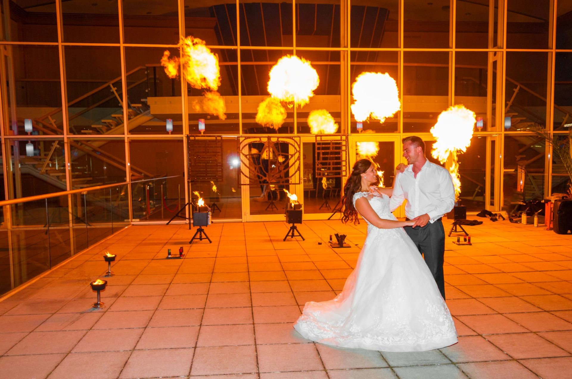 Brautpaar mit Feuershow
