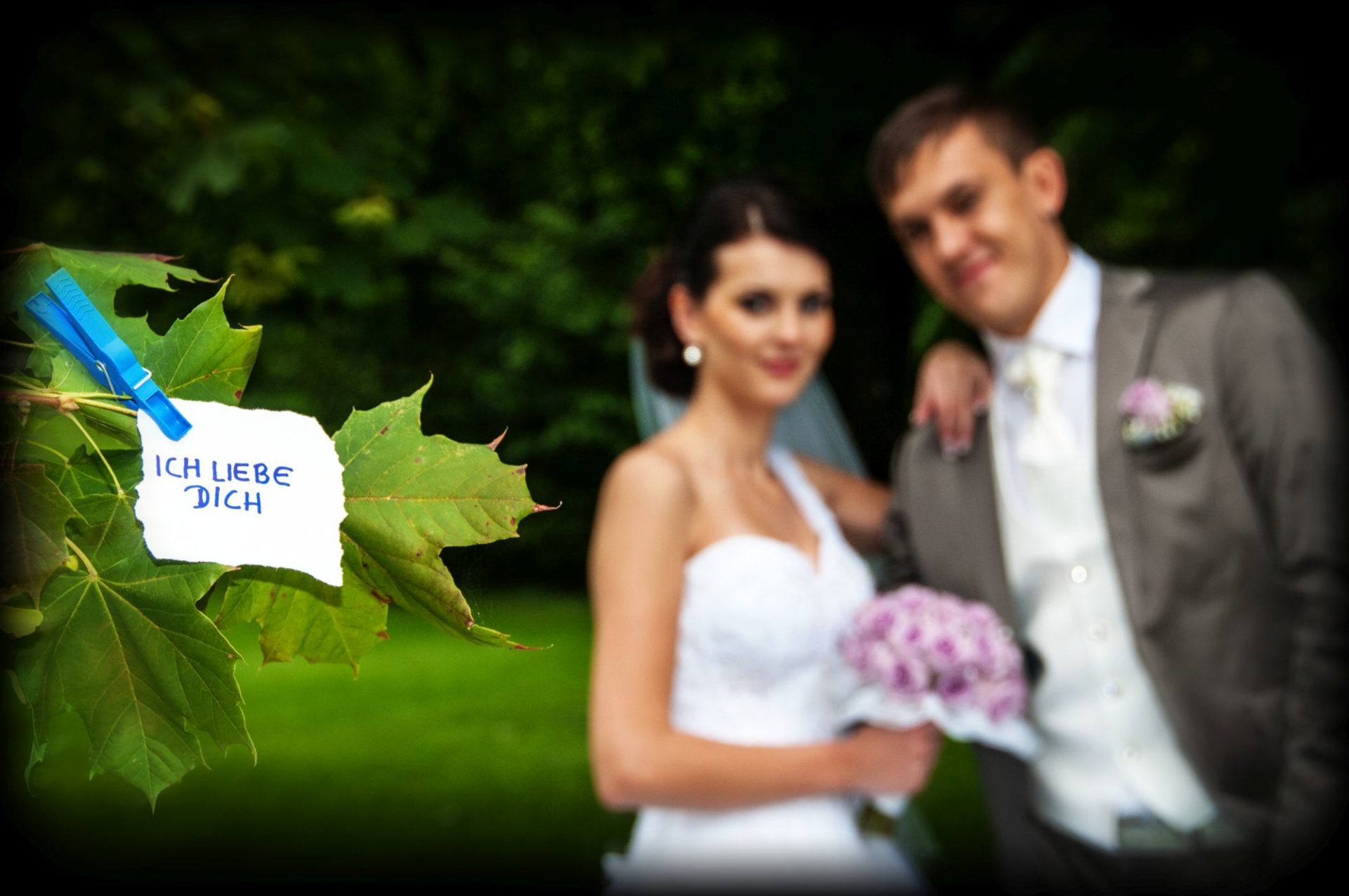 Brautpaar mit Botschaft